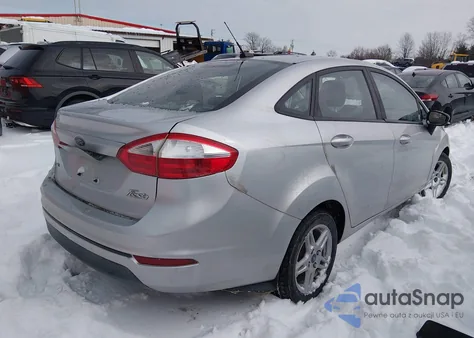 2018 Ford Fiesta Se z USA, uszkodzony, nr VIN 3FADP4BJ7JM135717